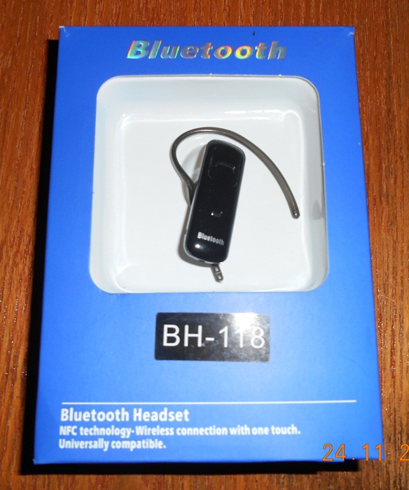 BLUETOOTH ครับใช้กับโทรศัพย์ทุกรุ่นเคาะเดียวครับ