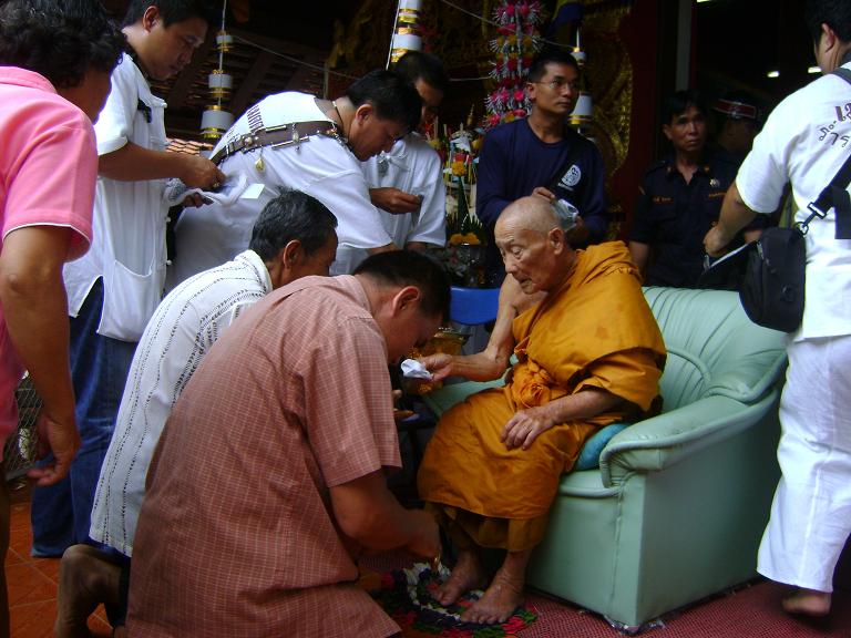 งานปลุกเศกพระครูบาอินถารำรวยคุ้มภัย