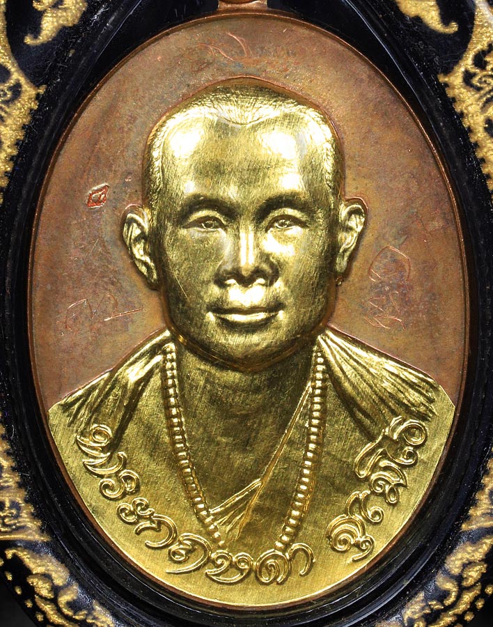 เหรียญรุ่นแรกครูบากฤษดา สุเมโธ  	"พระโพธิญาณ" ปี2557  	เนื้อทองแดง หน้ากากทองคํา หมายเลข 3146  