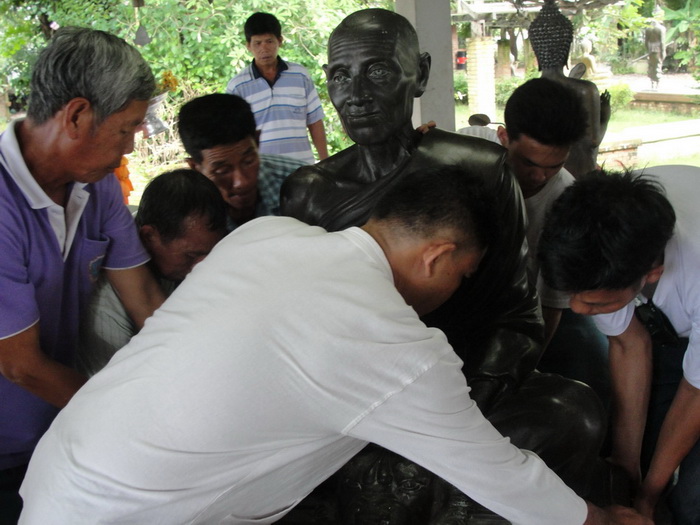 ...ภาพพิธีแห่อัญเชิญรูปเหมือน"ครูบาคำปัน ชยฉันโท"...