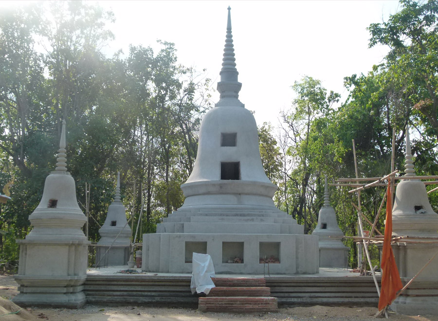 ขอเชิญร่วมพิธีบรรจุพระบรมฯ และ ยอดฉัตรเจดีย์ ณ.สำนักสงฆ์ม่อนปู่อิ่น วันที่5 เดือน5  55 ครับ...