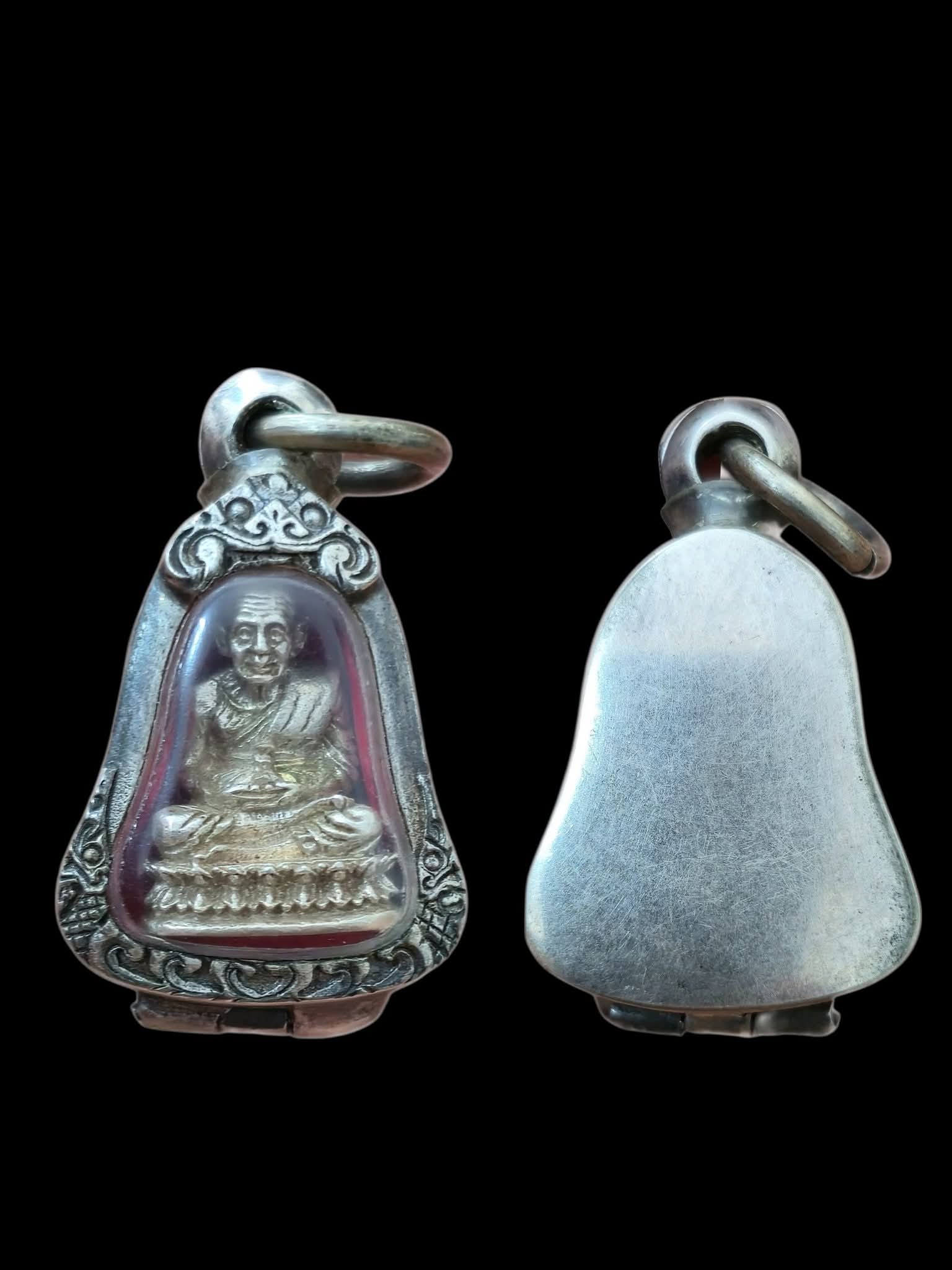 พระหลวงปู่ทวดเนื้อเงินพร้อมตลับเงิน