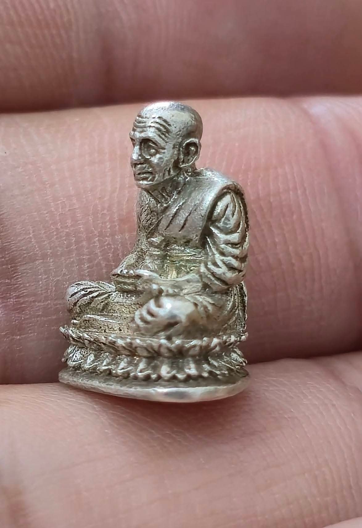 พระหลวงปู่ทวดเนื้อเงินพร้อมตลับเงิน