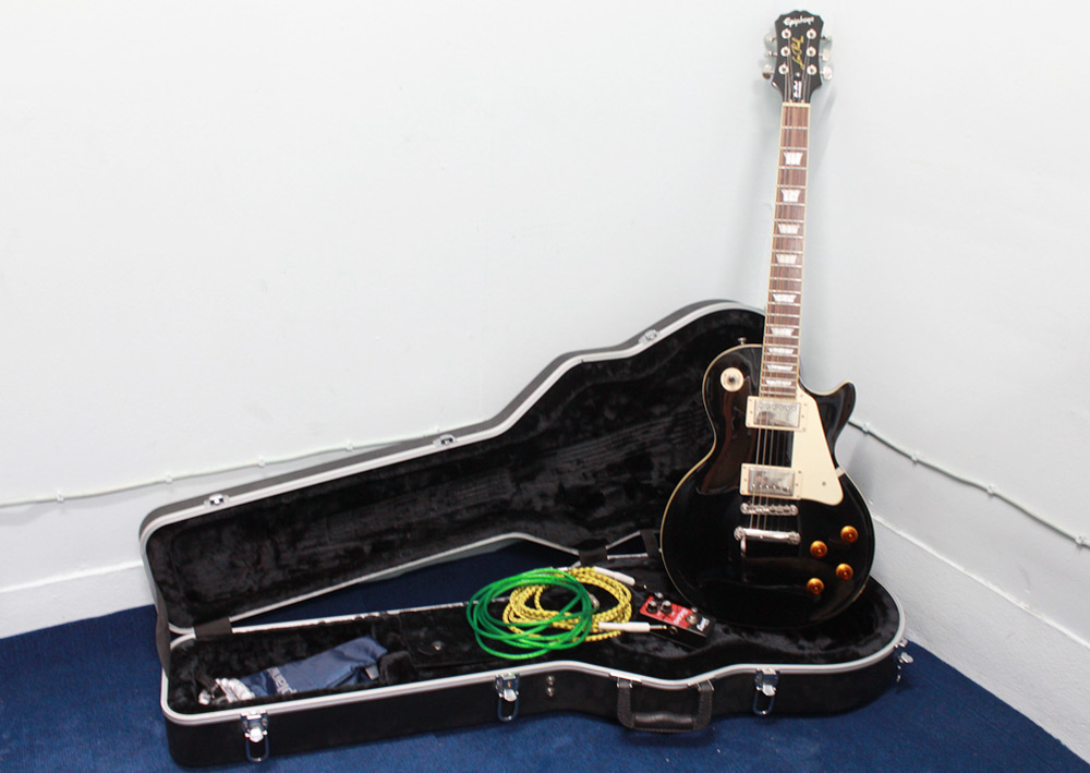 กีตาร์ไฟฟ้า EpiphoneLes Paul Standard สภาพดี เสียงใส พร้อมกระเป๋ากล่องอย่างดี