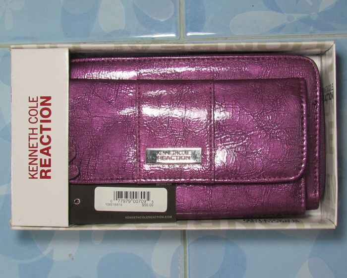 กระเป๋าสตางค์ Kenneth Cole Reaction สีม่วง แท้ๆ จากอเมริกา