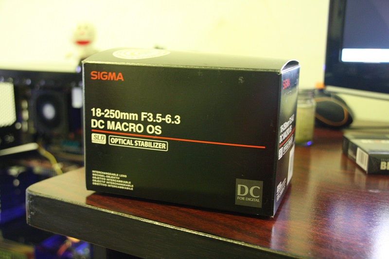 เลนส์ครอบจักรวาล ตัวเดียวทั่วไทย sigma18-250mm os dc canon ครบกล่องครับ