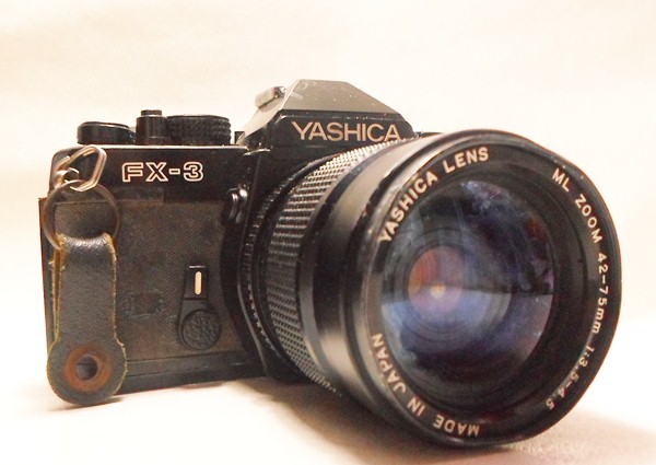  กล้องถ่ายรูป ยี่ห้อYASHICA FX-3จากญีปุ่น 500 บ.เคาะเดียวครับ