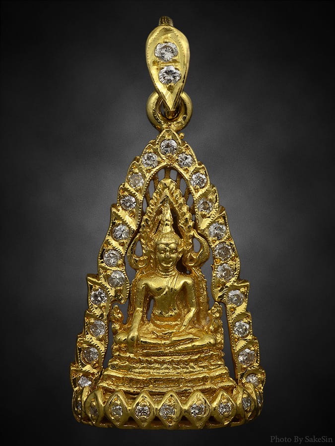 พระพุทธชินราช เนื้อทองคำเลี่ยมทองฝังเพชร