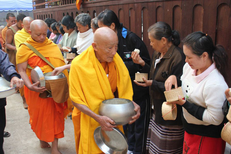 คลื่นศรัทธาสาธุชนหลั่งไหลเข้าวัดยั้งเมินชมบารมีครูบาอินถา ครบ ๙๑ ปี