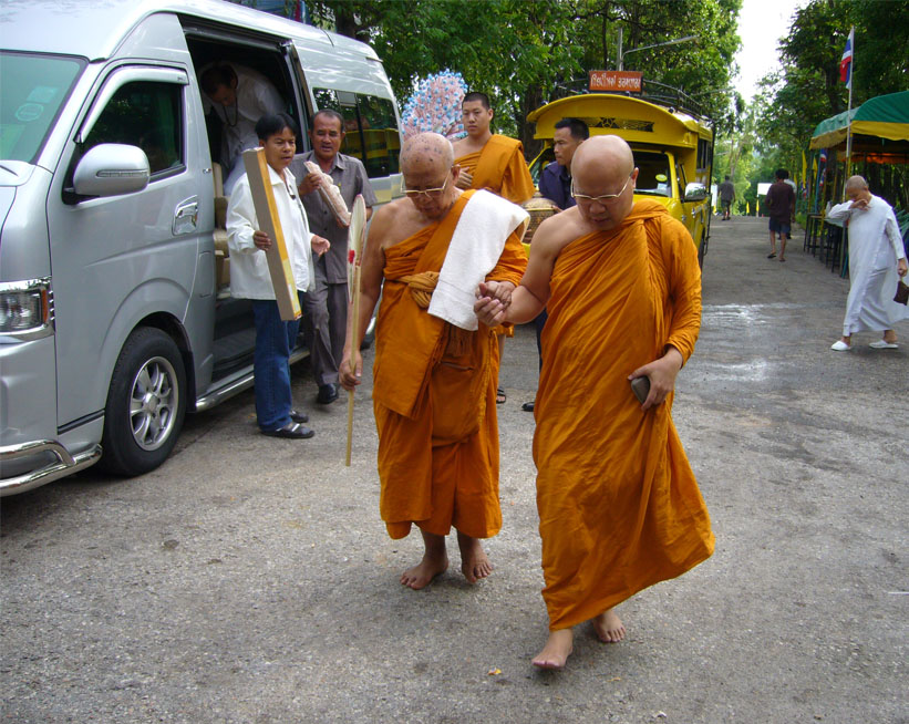 พิธีวางศิลาฤกษ์พระธาตุเจดีย์ม่อนปู่อิ่น สุดยอดพิธีกรรมอันศักดิ์สิทธิ์ที่เกิดขึ้นบนแผ่นดินล้านนา