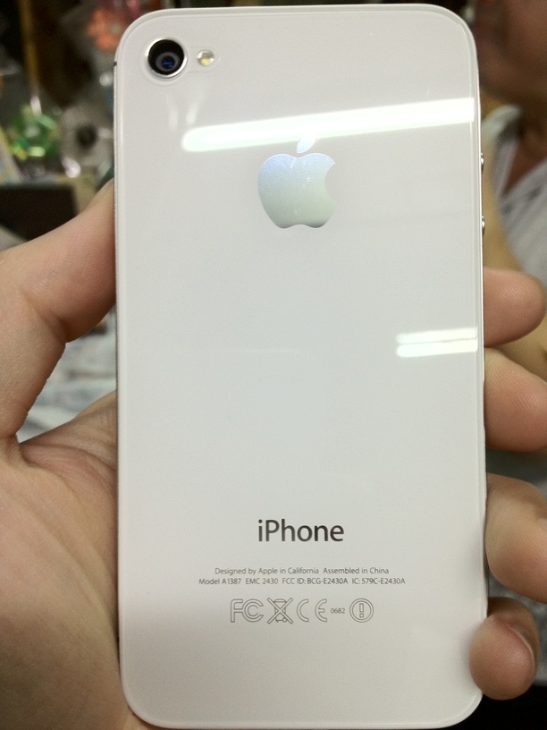 ขาย iPhone 4s (สีขาว) 32GB ครับ 