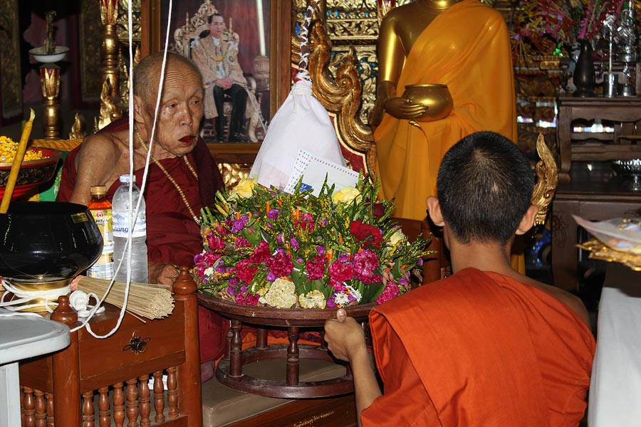 ประมวลภาพพิธีปลุกเสกเหรียญรุ่นแรกครูบาสายวัดร้องขุด ภาพการทำลายบล๊อก และจำนวนการสร้างทั้งหมด