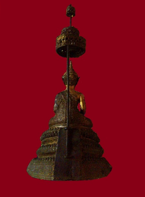 พระบูชารัตนะทรงเครื่อง ปางสมาธิ พร้อมฉัตรขนาดหน้าตัก 4.5 นิ้วสูงจากฐานถึงยอดฉัตร 19 นิ้วสวยเดิมๆครับ
