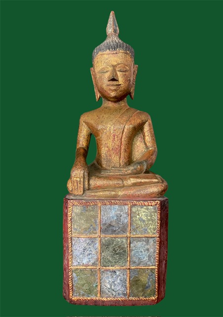 พระพุทธรูปไม้แกะล้านนาฐานกระจกจืน