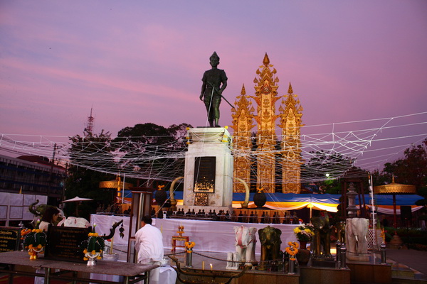 พิธีบรวงสรวง และพิธีชัยมังคลาภิเษก พระบรมรูปจำลองพ่อขุนเม็งรายมหาราช ครับ