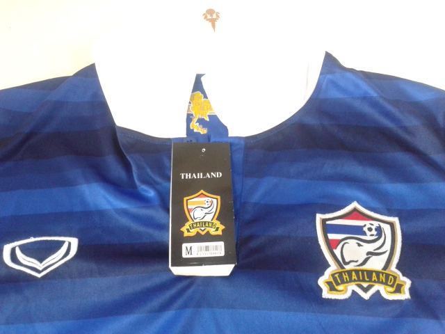 เสื้อทีมชาติ size  m(เคาะเดียว 250)ทั้งชุด