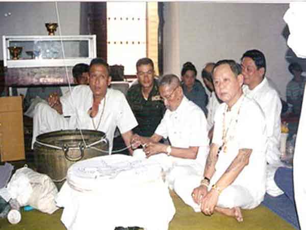 นักษัตรปีมะโรง วัดถลุงทอง ปี 44