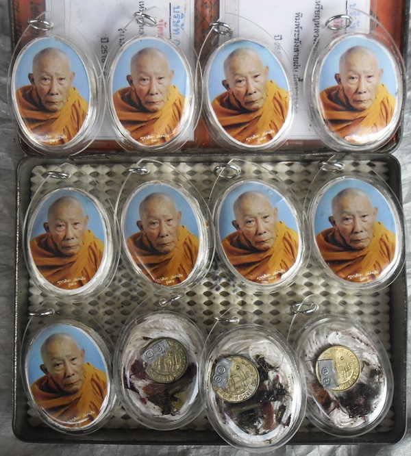 บูชาได้เลย..ภาพต้นแบบ (เหรียญ - ล๊อกเก็ต รุ่นแรก )หลวงปู่ครูบาอินถา วัดยั้งเมิน อ.สะเมิง จ.เชียงใหม่