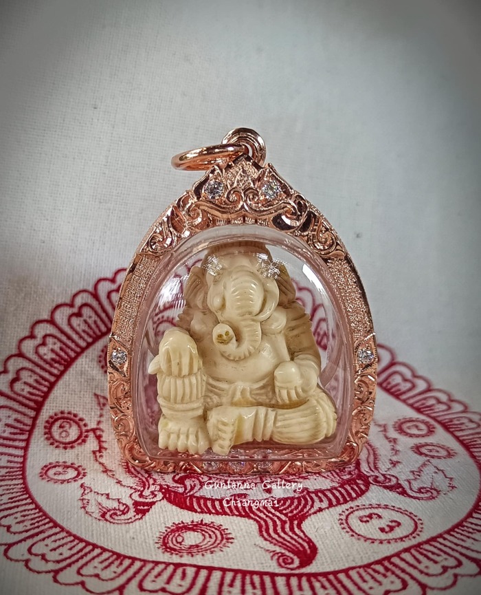 พระพิฆเนศวัสดุธรรมชาติ