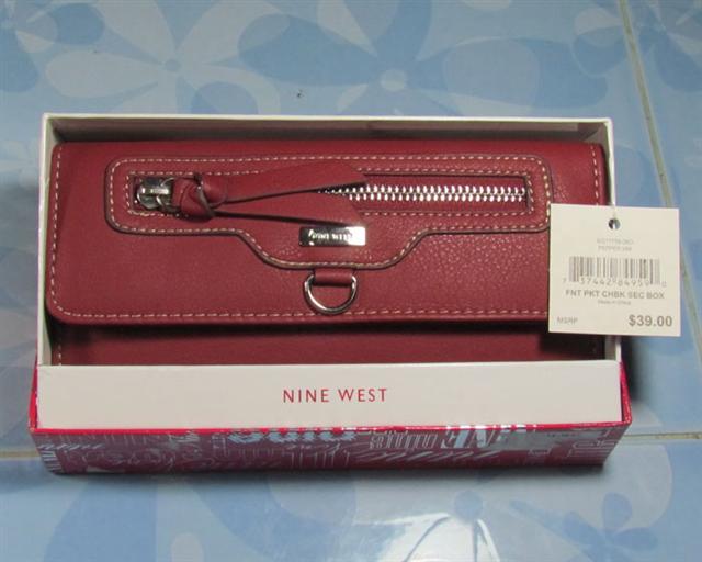 กระเป๋าสตางค์ Nine West สีแดง ของใหม่ มือหนึ่ง จากอเมริกา