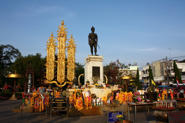 พิธีบรวงสรวง และพิธีชัยมังคลาภิเษก พระบรมรูปจำลองพ่อขุนเม็งรายมหาราช ครับ