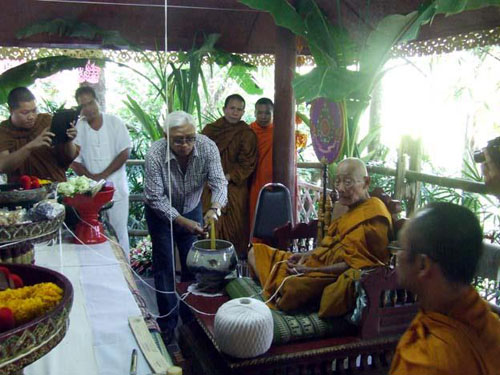 พระกริ่งคชสารงาช้างสะเด็น รุ่นแรก "ครูบาอินถา "