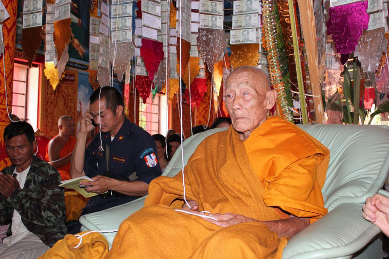 คลื่นศรัทธาสาธุชนหลั่งไหลเข้าวัดยั้งเมินชมบารมีครูบาอินถา ครบ ๙๑ ปี