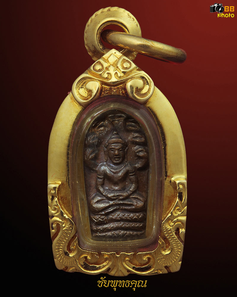 พระนาคปรกใบมะขามรุ่นแรก หลวงปู่แหวน ปี16 เลี่ยมทอง